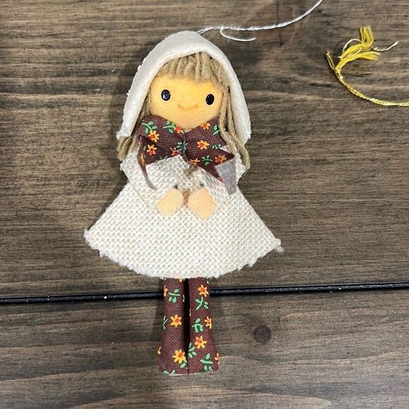 Lot of 6 vintage girl Christmas ornaments - Picture 8 of 8